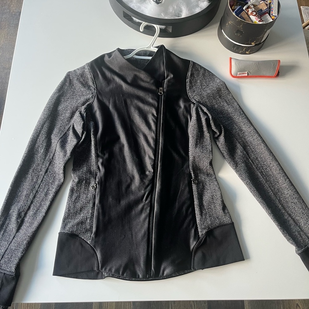 Lululemon Black and grey Jacket
